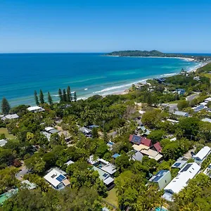Dreamtime Belongil - House Opposite The Beach Holiday home Byron Bay