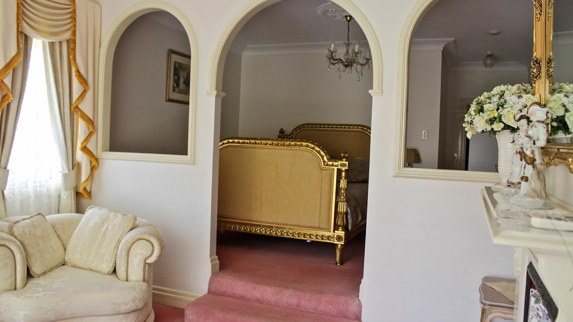 The Manor Tamborine Mountain Hotel