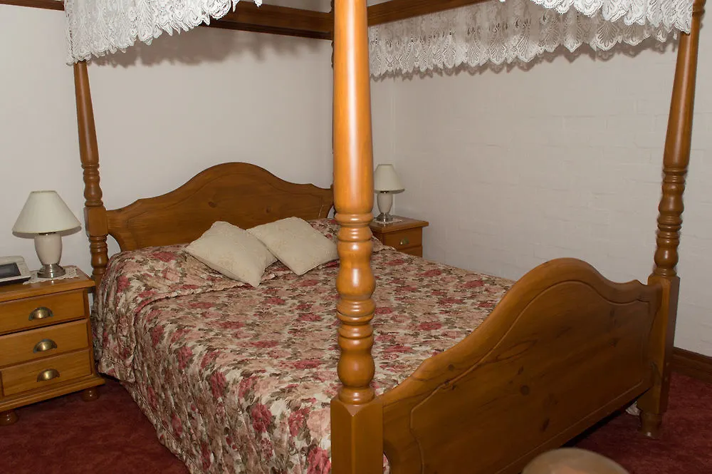 The Manor Tamborine Mountain Hotel Australia