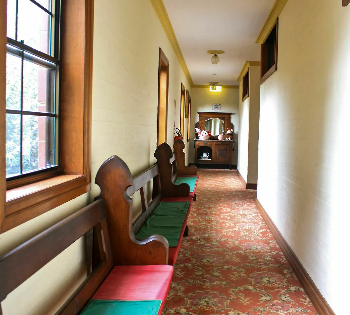 The Manor Tamborine Mountain Hotel